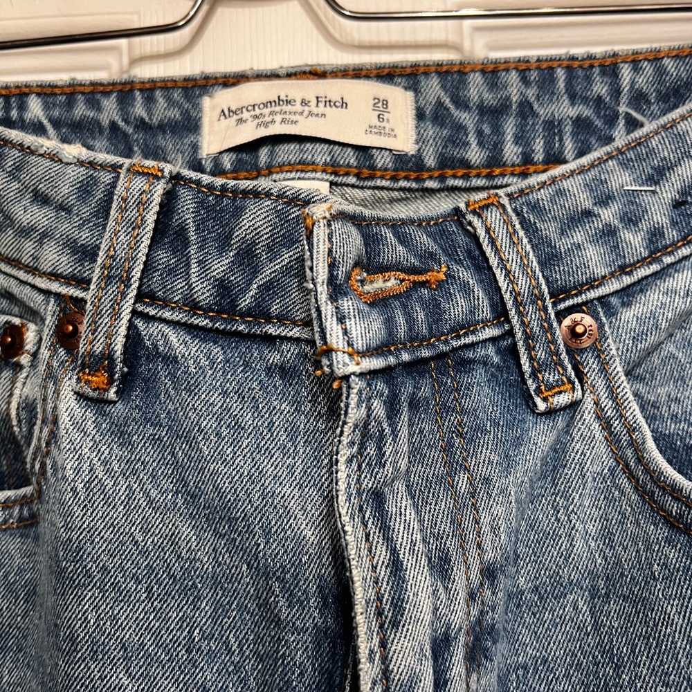 Abercrombie & Fitch High-Rise Wide-Leg Blue Jeans - Picture 4 of 5